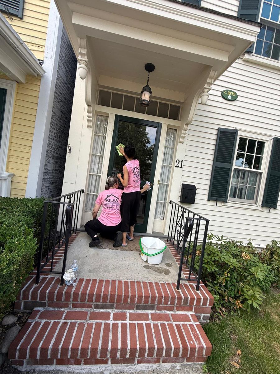The Silva Cleaning team arriving at a client's home